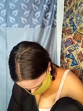 Snapshot of V_HOT_CUTE chatting on November 10, 2025, 10:14 am V HOT CUTE online show from November 10, 2025, 10:14 am