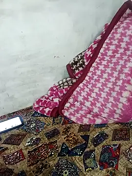 Snapshot of V_HOT_CUTE chatting on December 17, 2025, 4:57 pm V HOT CUTE online show from December 17, 2025, 4:57 pm