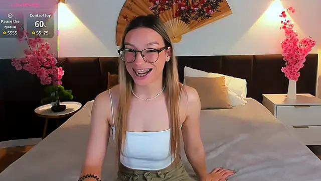 CindyMoriLove online show from November 21, 2025, 2:38 pm