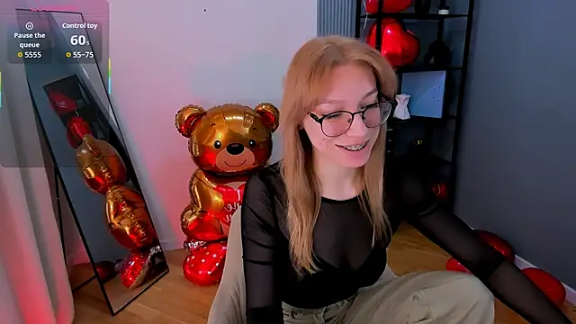 CindyMoriLove online show from February 12, 2026, 6:08 am