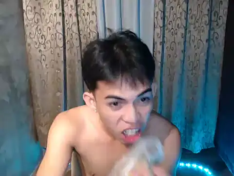 Urhotsilverboy online show from December 3, 2025, 3:32 pm