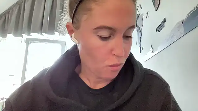 Ameli8 online show from November 8, 2025, 1:22 pm