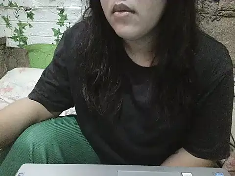 Snapshot of fluffy_raa chatting on April 1, 2026, 5:19 am fluffy raa online show from April 1, 2026, 5:19 am