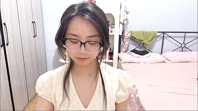 Hmm 0303 online show from April 15, 2026, 7:58 pm