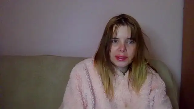 Snapshot of HornyElena chatting on November 19, 2025, 6:52 pm HornyElena online show from November 19, 2025, 6:52 pm