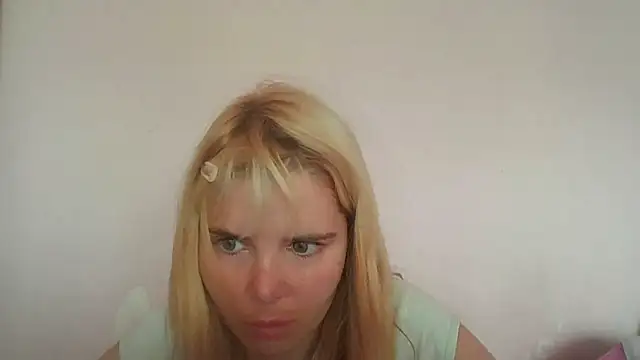 Snapshot of HornyElena chatting on July 1, 2026, 8:16 am HornyElena online show from July 1, 2026, 8:16 am