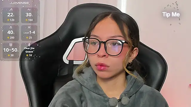 LuluuBerry online show from December 14, 2025, 2:11 pm