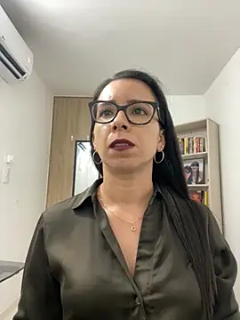 Snapshot of Vicky_ro chatting on November 12, 2025, 1:06 am Vicky ro online show from November 12, 2025, 1:06 am