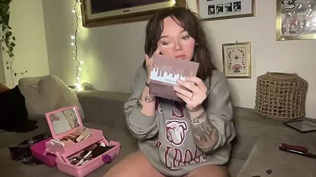 angelgirl98 online show from December 16, 2025, 2:55 pm