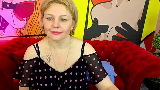 Snapshot of AmaraNights chatting on December 4, 2025, 2:26 pm AmaraNights online show from December 4, 2025, 2:26 pm