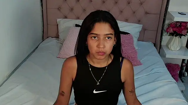 cheerry moon online show from December 17, 2025, 9:54 pm