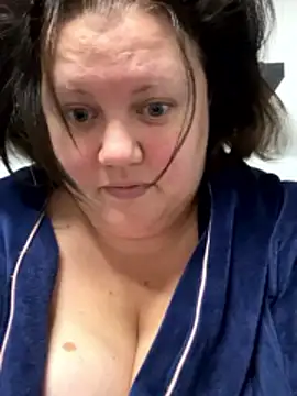 RealWoman84 online show from November 18, 2025, 2:10 pm