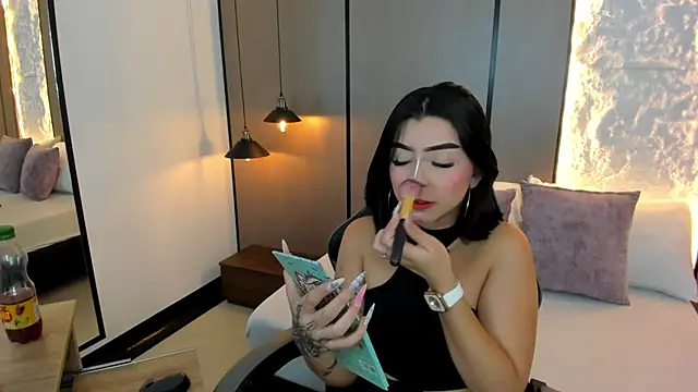 coral rosse  online show from November 22, 2025, 7:24 pm