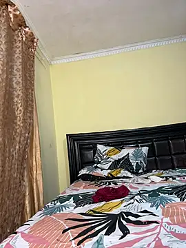 NiaLong21  online show from February 17, 2026, 11:55 pm