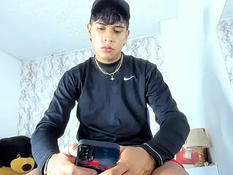 Valentino Lane online show from February 16, 2026, 3:02 am