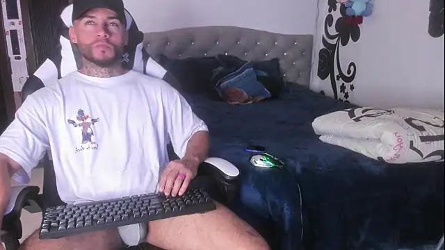 couple-hothot online show from November 25, 2025, 8:31 pm