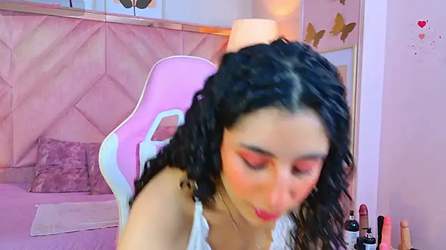 Snapshot of DemiJones_ chatting on May 15, 2026, 4:41 am DemiJones online show from May 15, 2026, 4:41 am