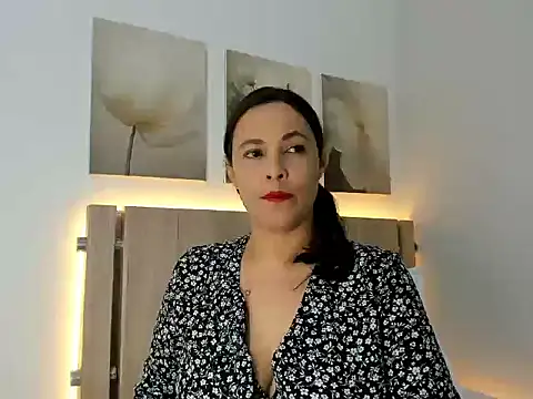 Snapshot of IsabellaCrissty chatting on March 11, 2026, 12:11 pm IsabellaCrissty online show from March 11, 2026, 12:11 pm