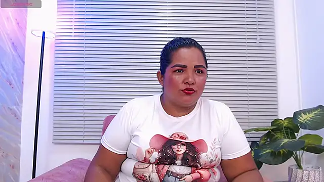 Snapshot of Lunaa_Milf chatting on November 11, 2025, 3:50 am Lunaa Milf online show from November 11, 2025, 3:50 am