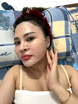 Snapshot of hellela-a chatting on November 7, 2025, 6:41 pm hellela-a online show from November 7, 2025, 6:41 pm