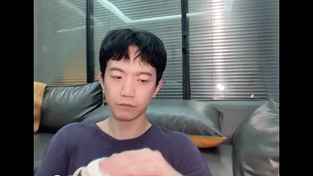 CouplingCry online show from December 4, 2025, 2:04 pm