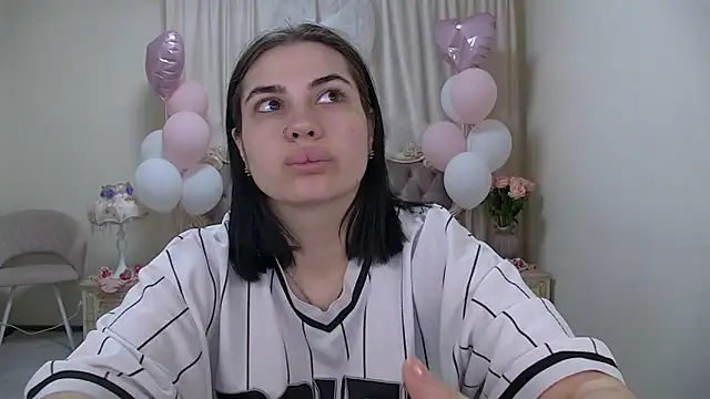 Snapshot of AdrianaTorres chatting on February 27, 2026, 5:29 am AdrianaTorres online show from February 27, 2026, 5:29 am