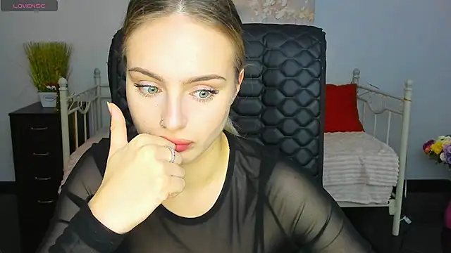 Snapshot of Tina_Jonesi chatting on November 14, 2025, 6:56 am Tina Jonesi online show from November 14, 2025, 6:56 am