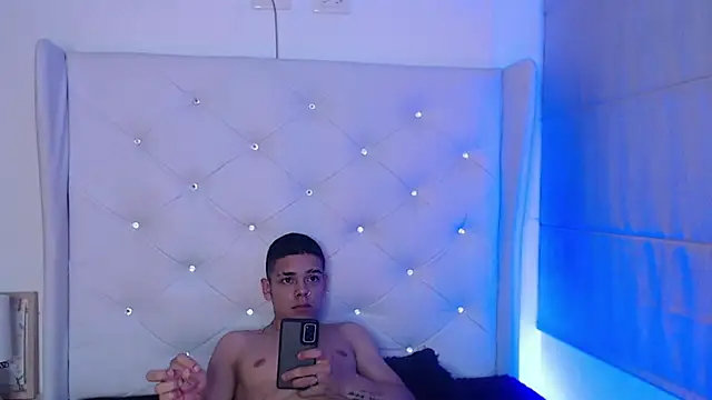 Snapshot of zoe_kravitx chatting on November 12, 2025, 3:51 am zoe kravitx online show from November 12, 2025, 3:51 am