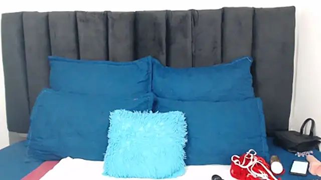 Miss-Berries online show from April 13, 2026, 4:56 pm