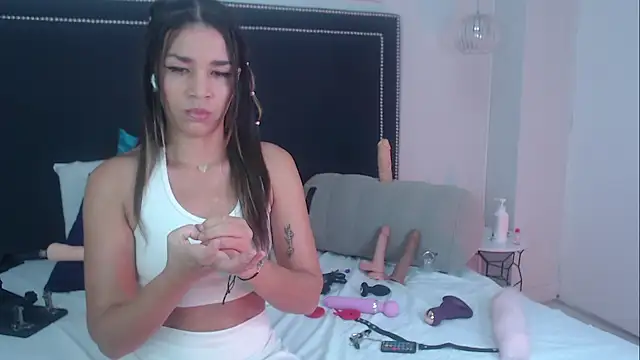 aleskaswarovski online show from February 9, 2026, 3:27 pm