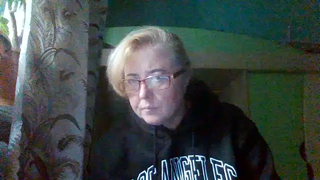 Snapshot of Tati_0808 chatting on November 15, 2025, 1:51 pm Tati 0808 online show from November 15, 2025, 1:51 pm