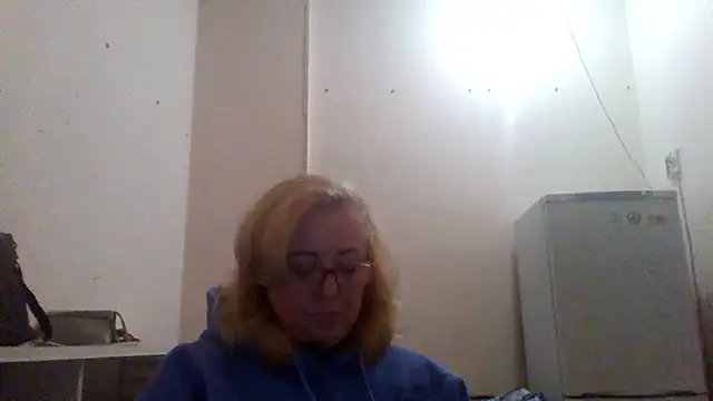 Snapshot of Tati_0808 chatting on November 16, 2025, 8:31 am Tati 0808 online show from November 16, 2025, 8:31 am