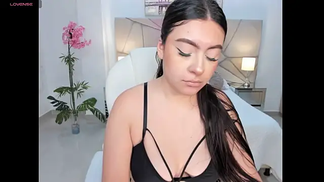 Maya vexx online show from December 4, 2025, 7:44 pm