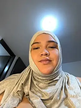 Snapshot of sweetmuslim01 chatting on March 11, 2025, 12:54 am sweetmuslim01 online show from March 11, 2025, 12:54 am
