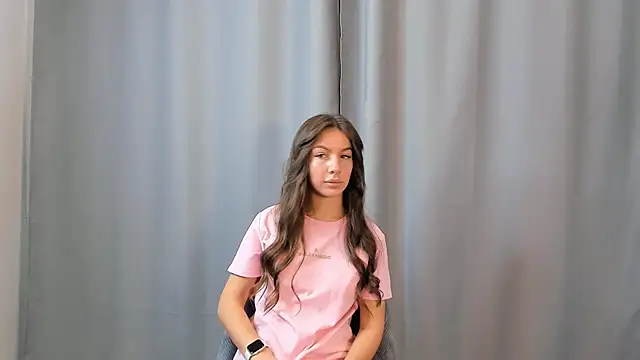 OtiliaNatiello online show from November 8, 2025, 9:20 am