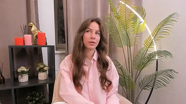 OtiliaNatiello online show from November 9, 2025, 2:37 pm