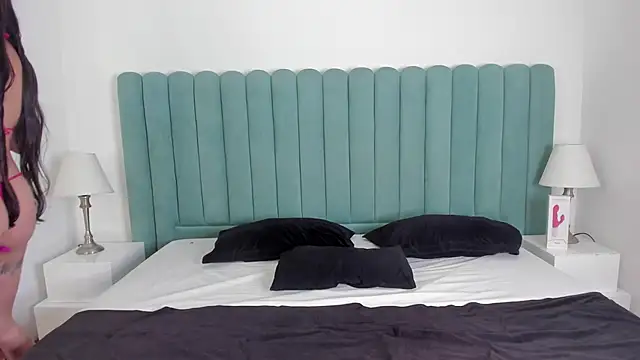 FrancescaSkuirt online show from November 12, 2025, 9:14 pm