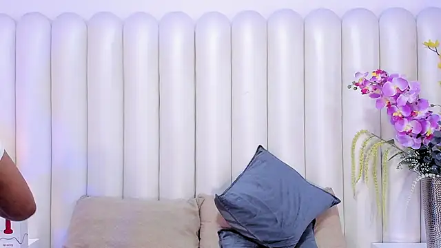 BrendaFernandez  online show from February 17, 2026, 1:51 pm