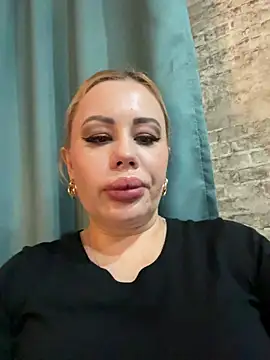 MonnyStef online show from February 15, 2026, 9:11 pm