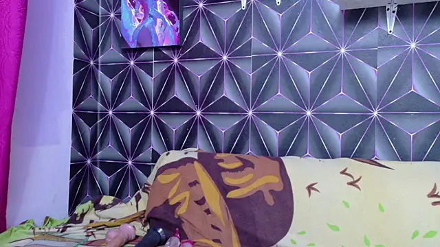 emilygrooe online show from December 3, 2025, 9:24 pm