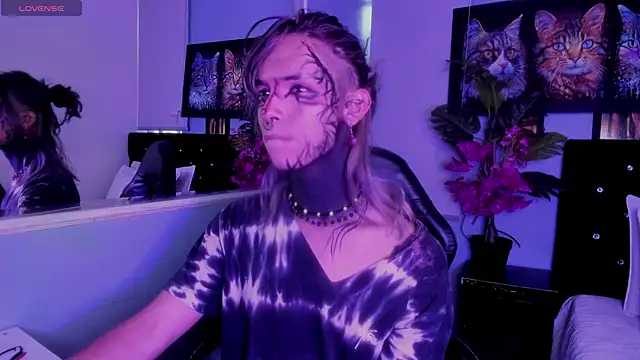 luxiel  online show from November 12, 2025, 9:14 pm