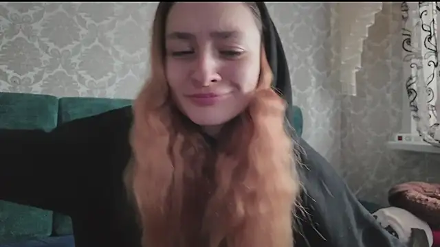 SweetLiaison online show from April 16, 2026, 6:03 am