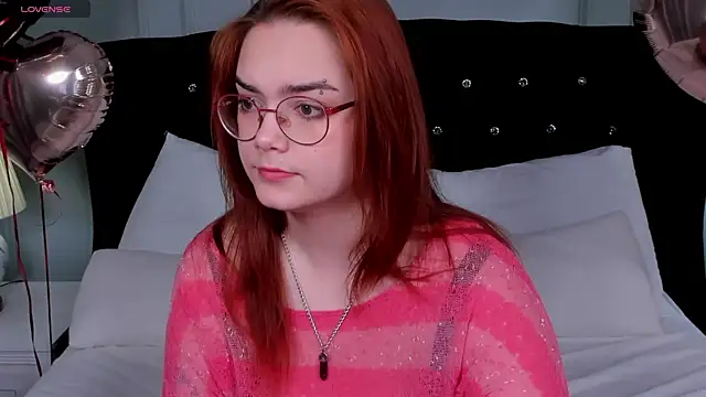 Snapshot of Lily__Evans chatting on February 6, 2026, 3:33 am Lily Evans online show from February 6, 2026, 3:33 am