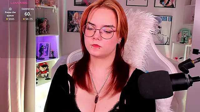 Snapshot of Lily__Evans chatting on March 3, 2026, 3:45 am Lily Evans online show from March 3, 2026, 3:45 am