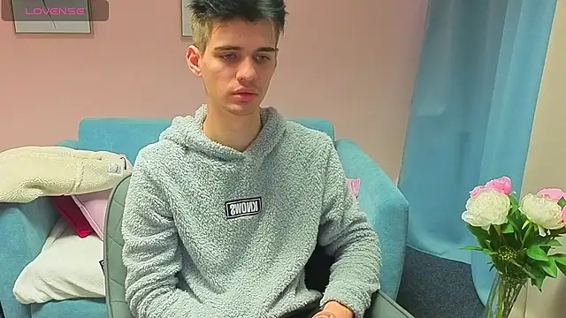 LiamMerci online show from November 9, 2025, 12:58 pm