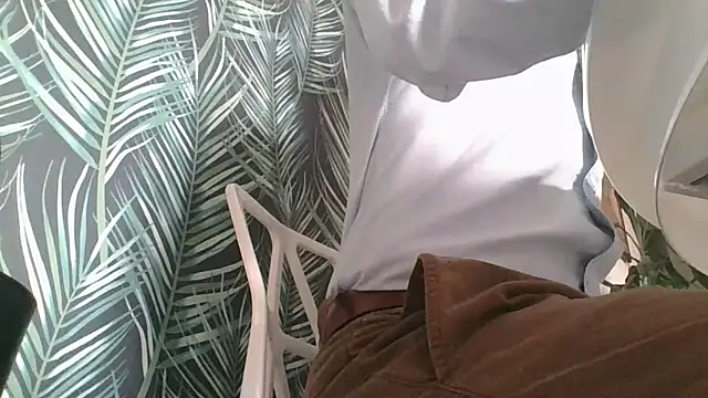 Snapshot of CuteDaddy92 chatting on March 13, 2026, 10:44 am CuteDaddy92 online show from March 13, 2026, 10:44 am