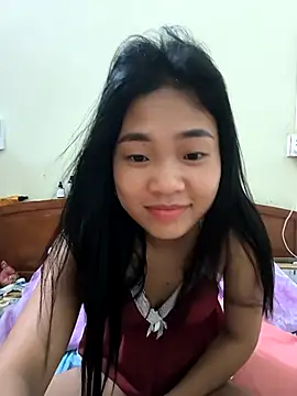 Lynly k2 online show from April 15, 2026, 12:12 pm