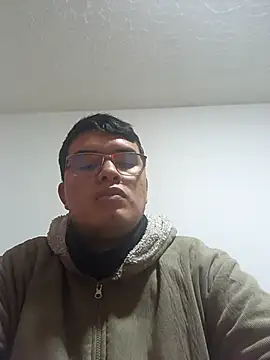 Logan Chloe online show from December 3, 2025, 11:41 am