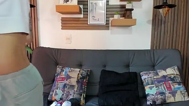 Melany 27 online show from November 11, 2025, 2:28 pm