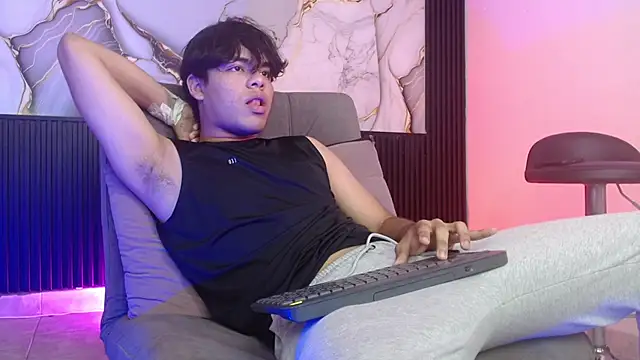 Snapshot of andreh_hot chatting on November 9, 2025, 6:28 pm andreh hot online show from November 9, 2025, 6:28 pm